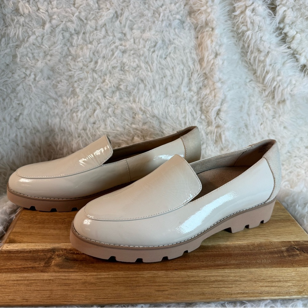 Vionic Kensley Women's White Loafers Size 8.5